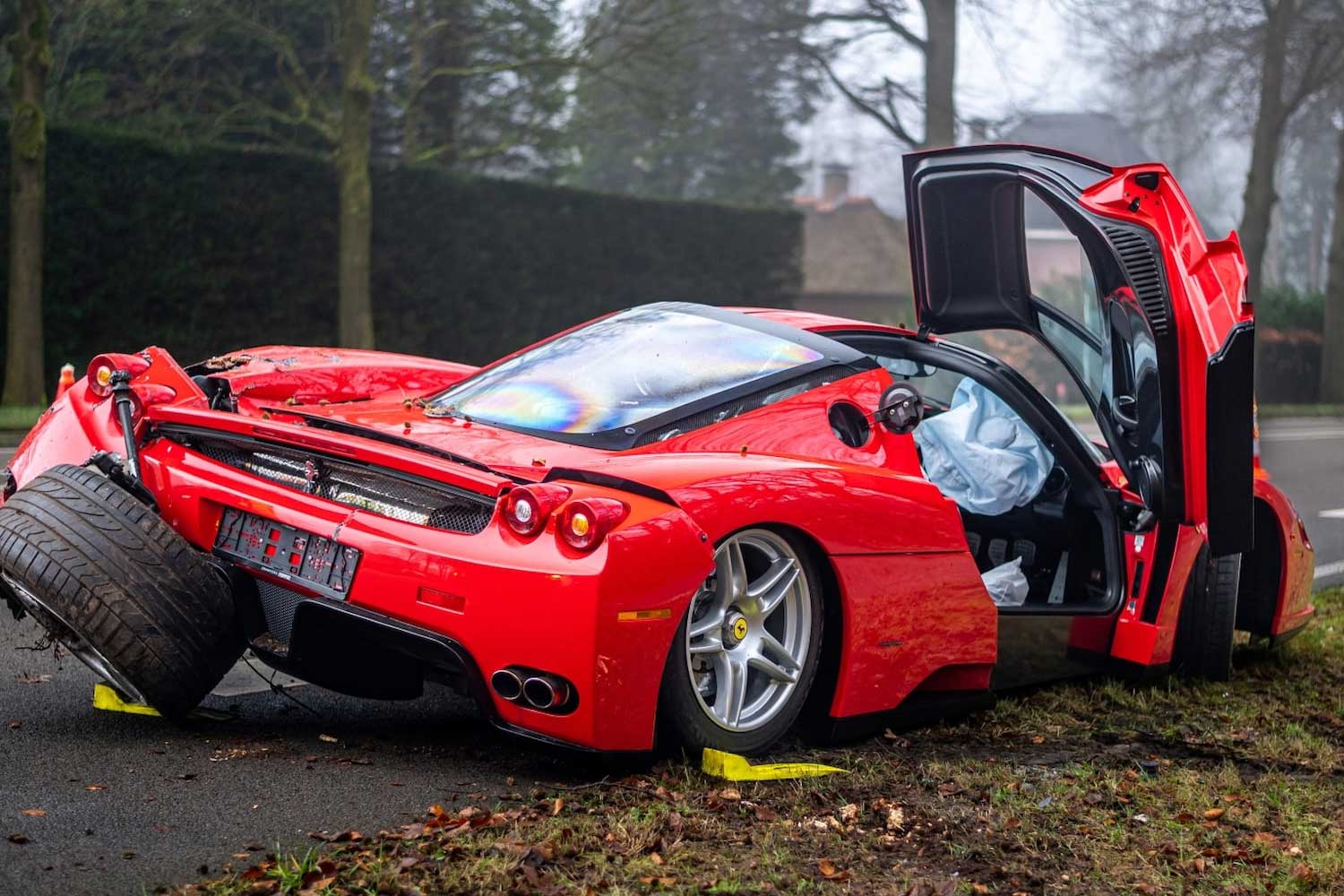 Tak sempat rasa, Ferrari RM13 Juta hancur kena lenjan penghantar kereta